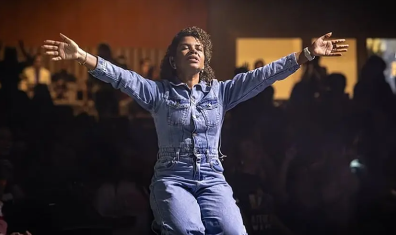 Nívea Soares apresenta nova versão ao vivo da canção “Rio”