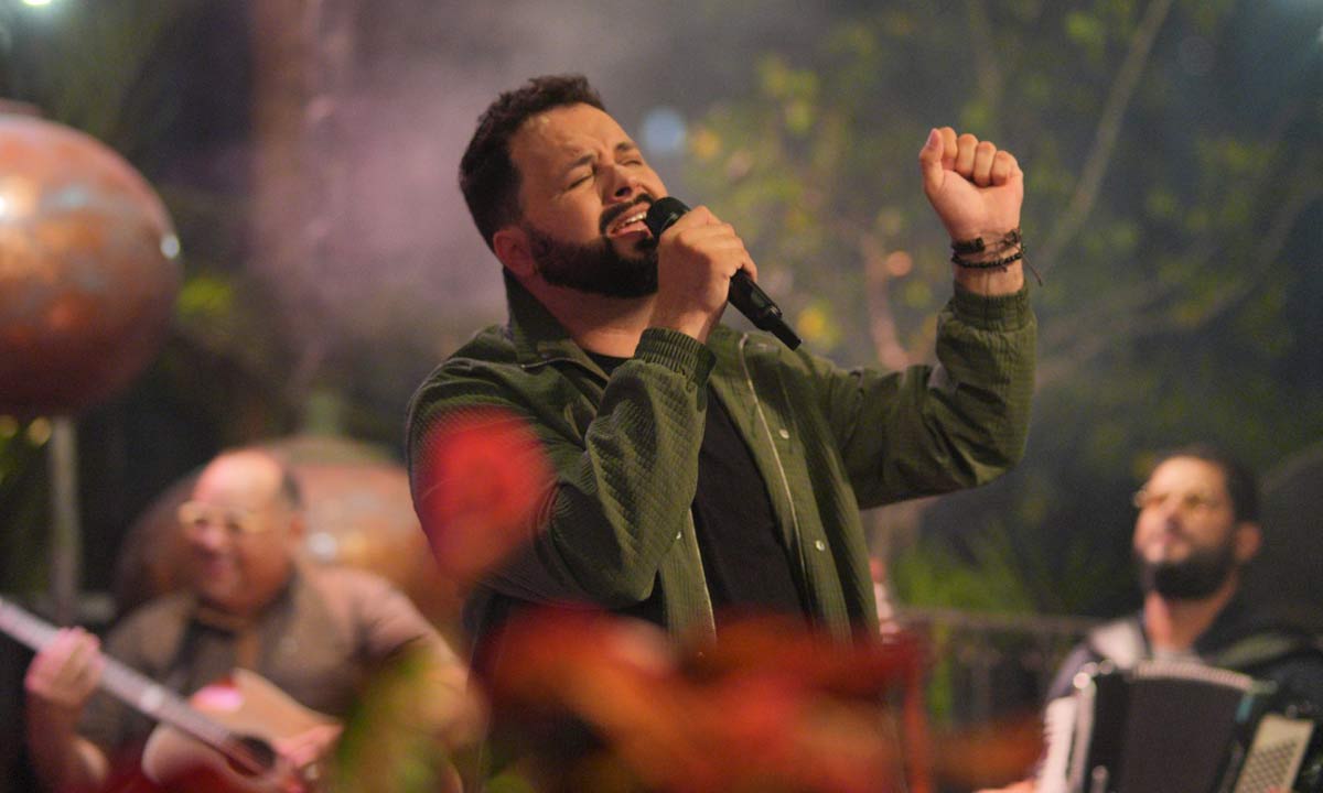 Klebson Kollins revisita canções que marcaram sua caminhada de fé no álbum “Respirar”